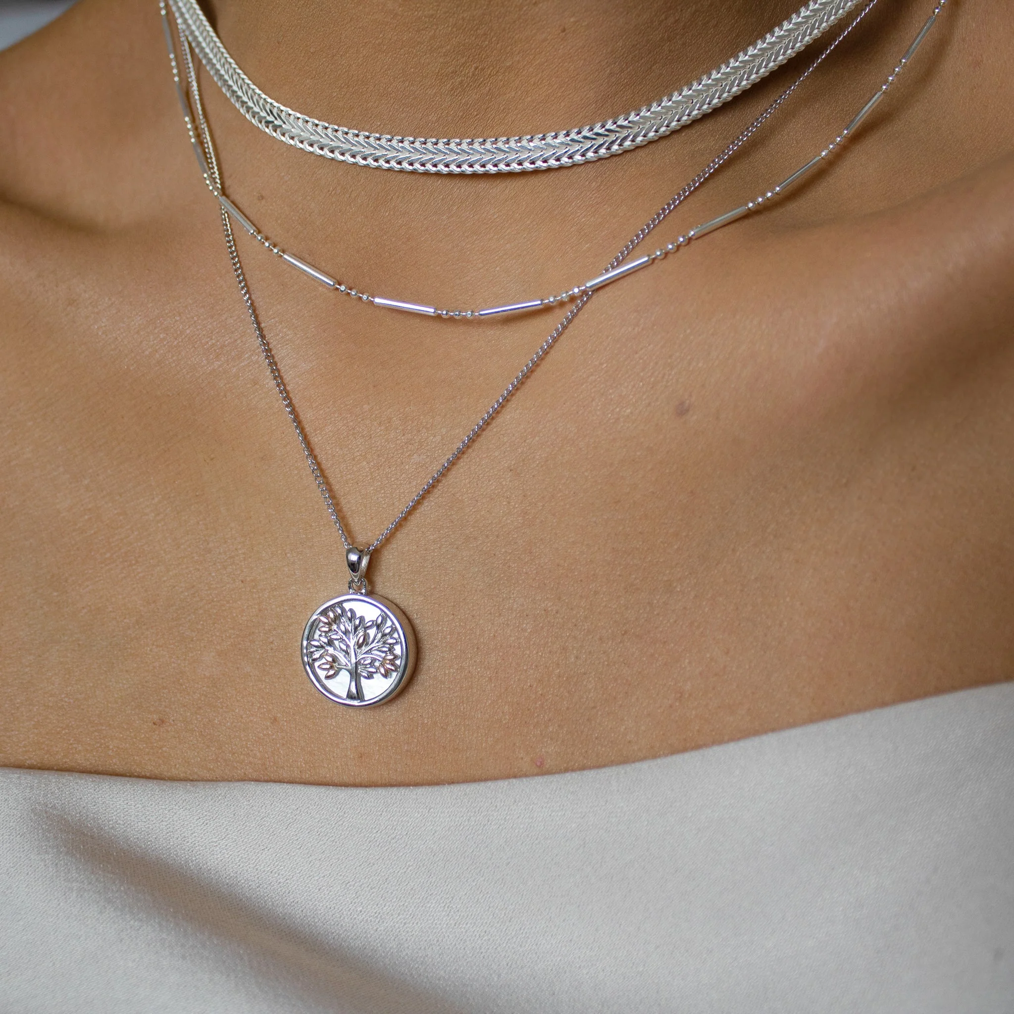 Clogau Tree of Life Mother of Pearl Silver Circle Necklace - Image 3