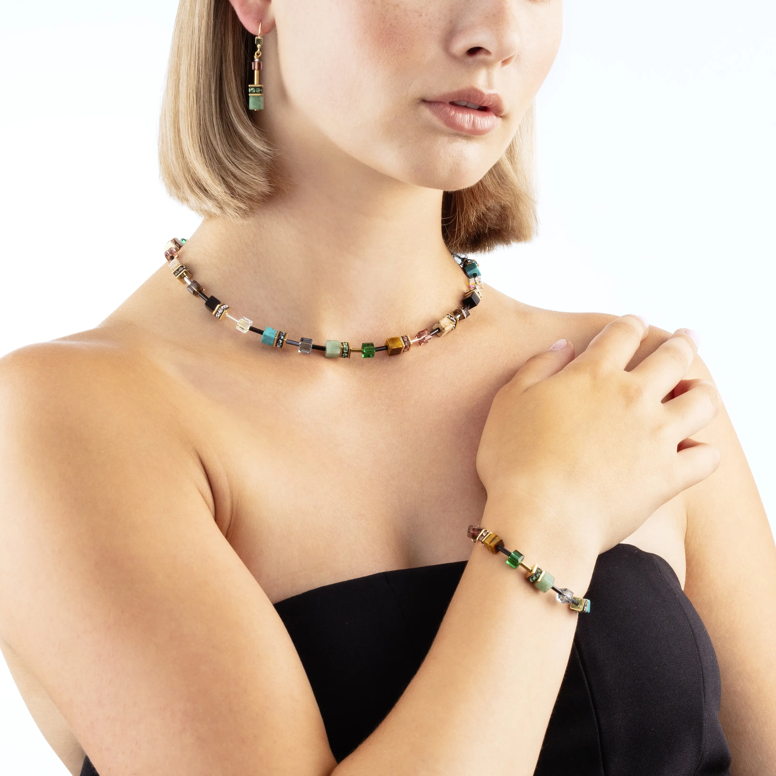 Coeur De Lion Gold GeoCUBE Green Aventurine Gold Earrings - Image 4