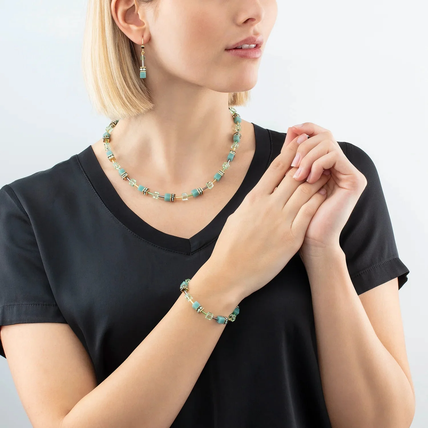 Coeur De Lion Gold GeoCube Iconic Mono Green Necklace - Image 2