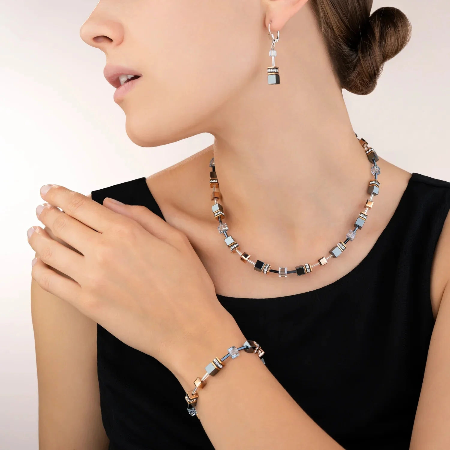 Coeur De Lion Silver GeoCube Ice Blue Earrings - Image 2