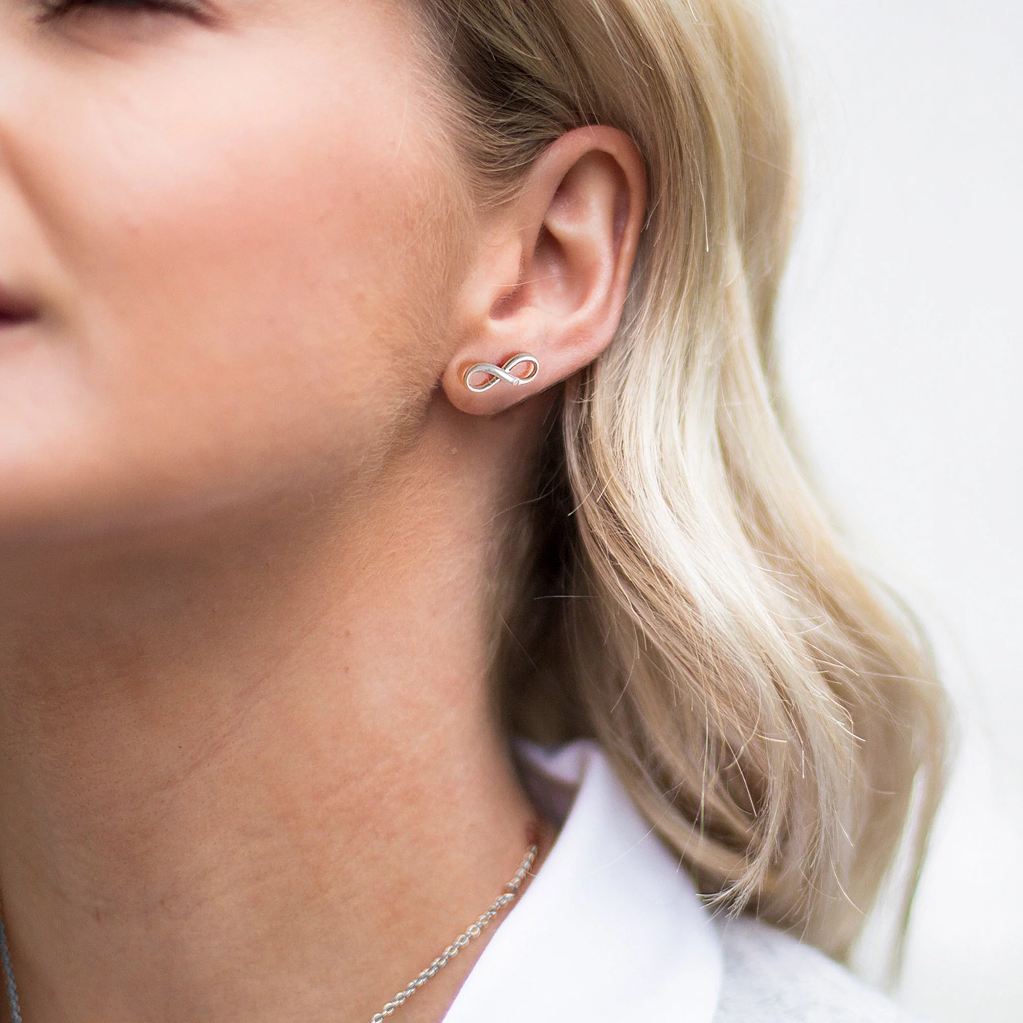 Hot Diamonds Silver Fresh Infinity Earrings - Image 3