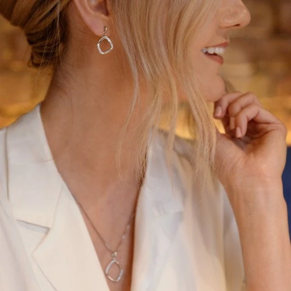 Hot Diamonds
Silver Behold White Topaz Earrings - Image 2
