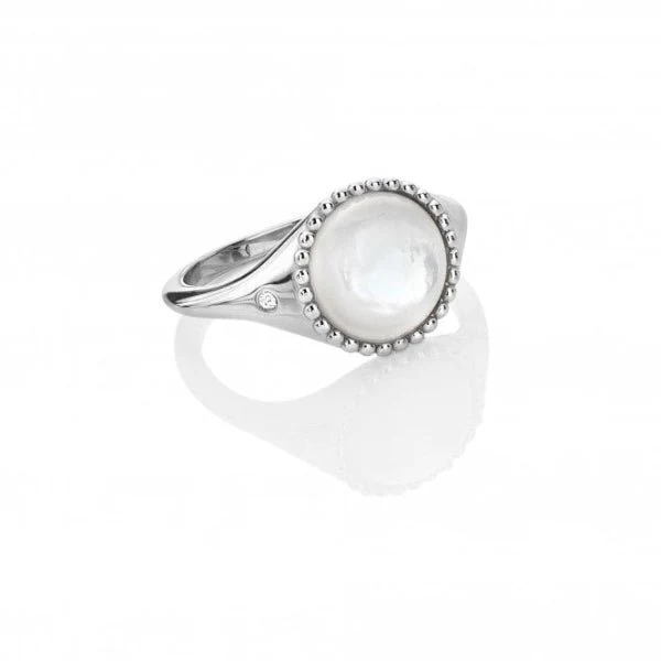 Hot Diamonds
Silver Mother of Pearl Circle Ring