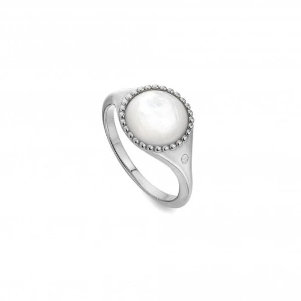 Hot Diamonds
Silver Mother of Pearl Circle Ring - Image 3
