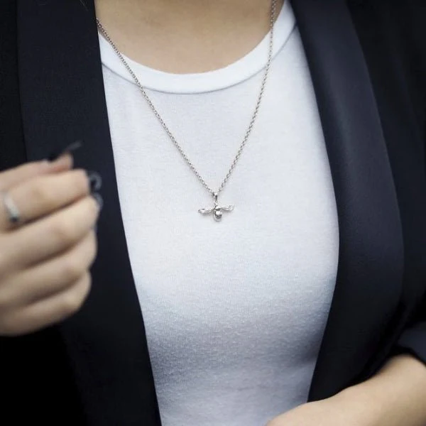 Hot Diamonds
Silver Natural Bee Pendant - Image 2