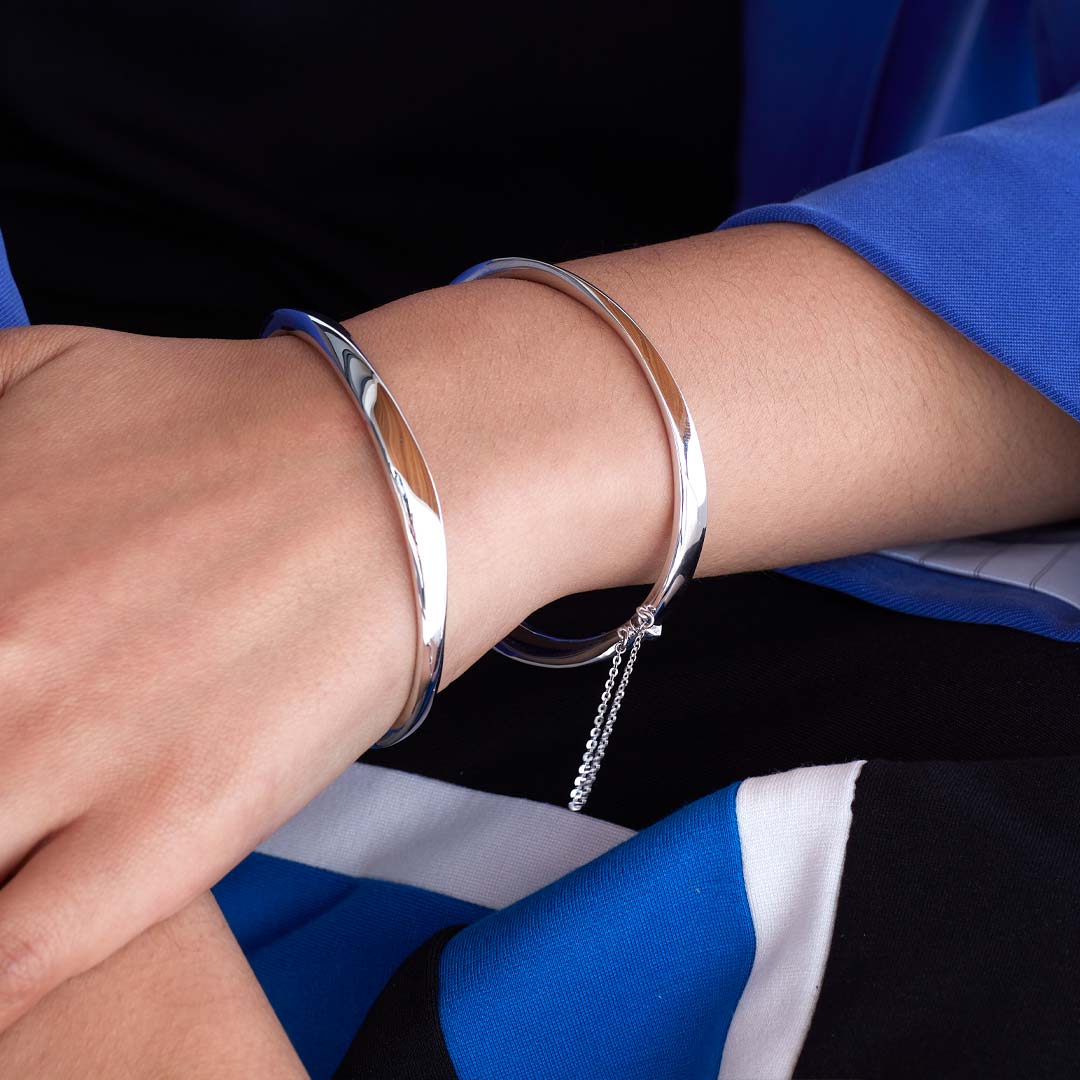 Kit Heath Silver Bevel Cirque Hinged Bangle - Image 2