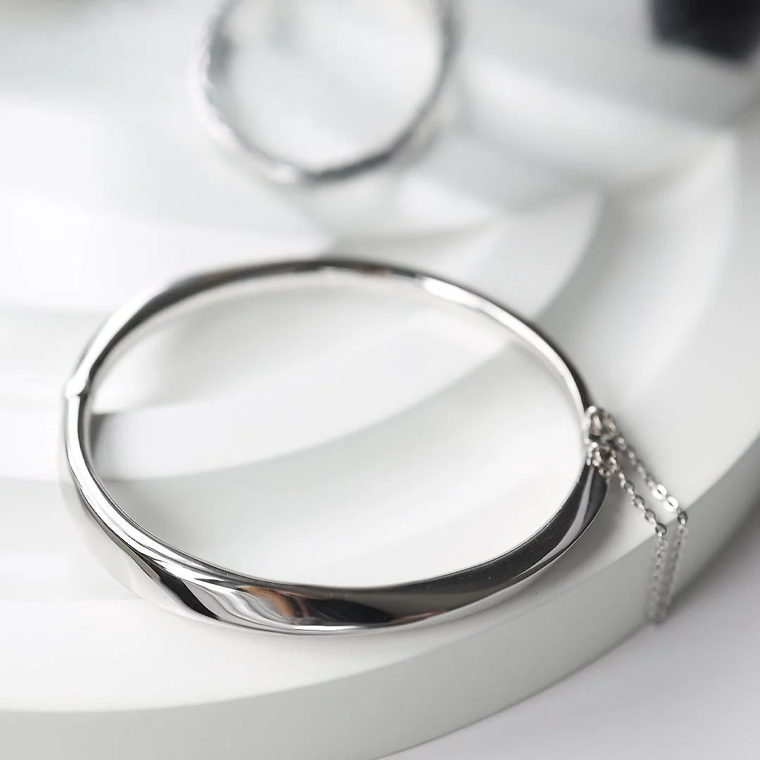 Kit Heath Silver Bevel Cirque Hinged Bangle - Image 3