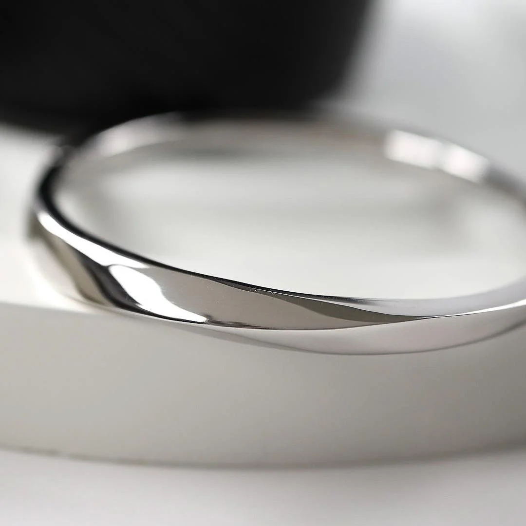 Kit Heath Silver Bevel Cirque Hinged Bangle - Image 4