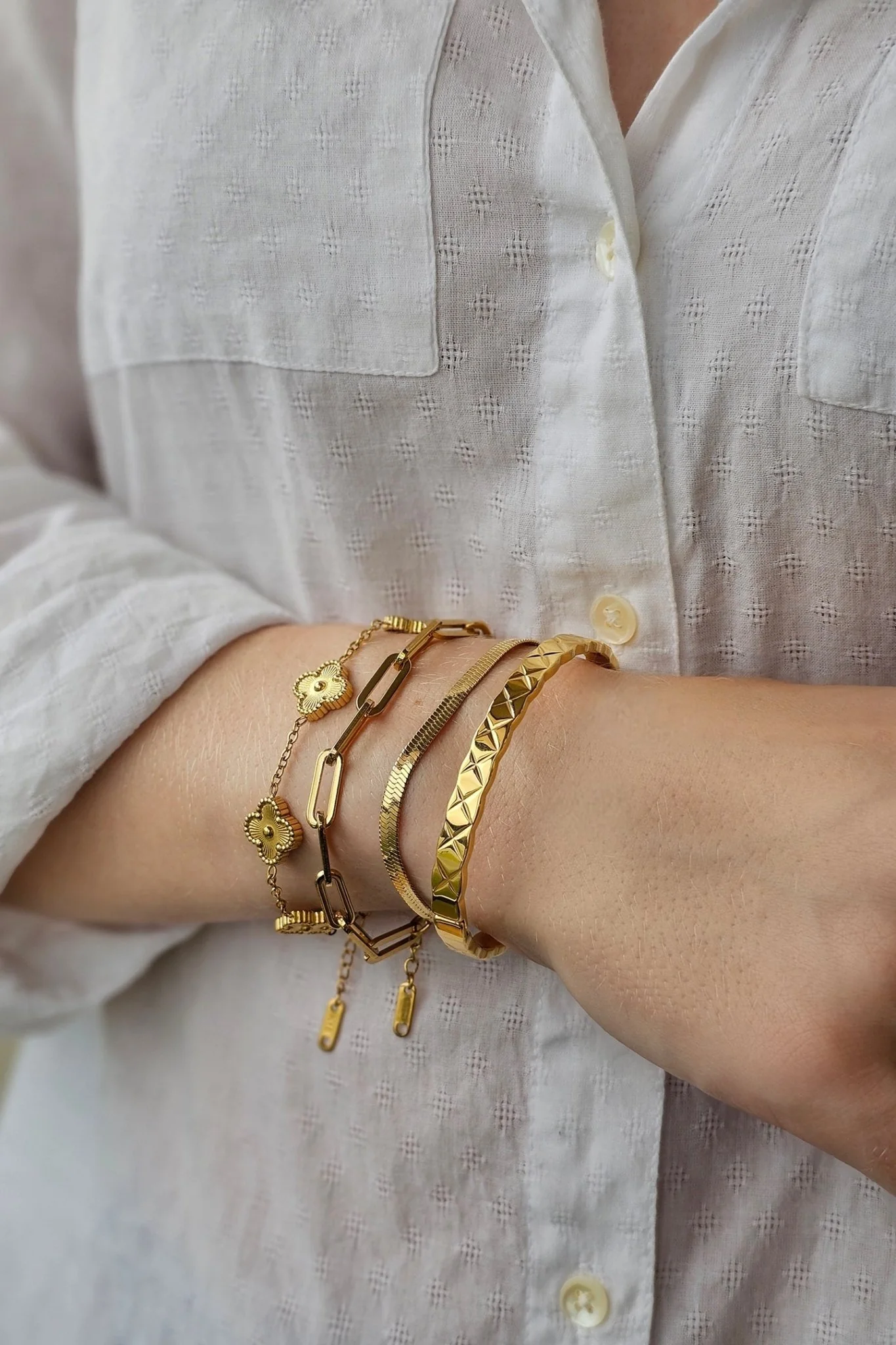 Mococo Gold Dainty Herringbone Chain Bracelet - Image 3