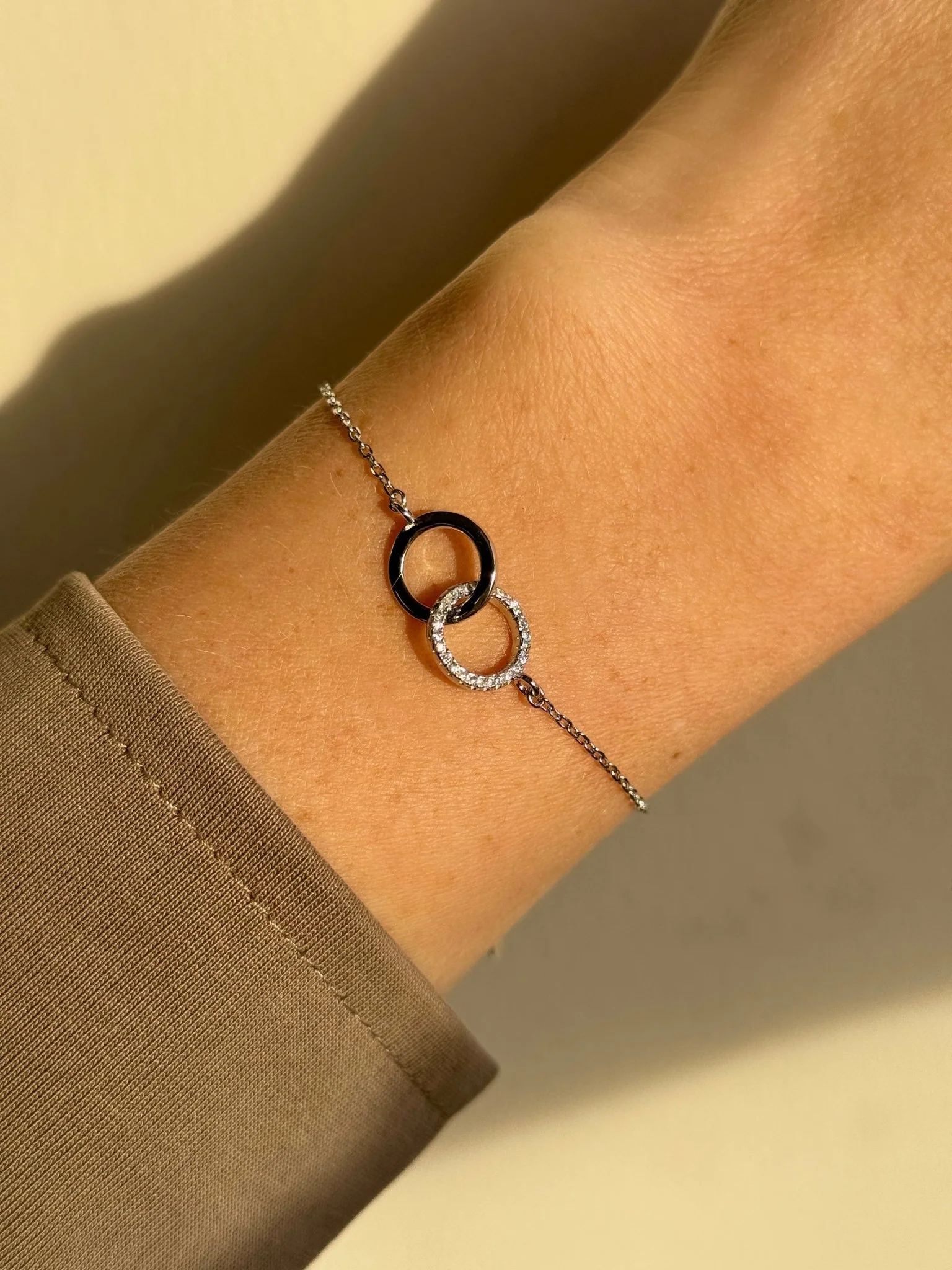Ola Silver Sparkling Interlinking Circles Bracelet - Image 2