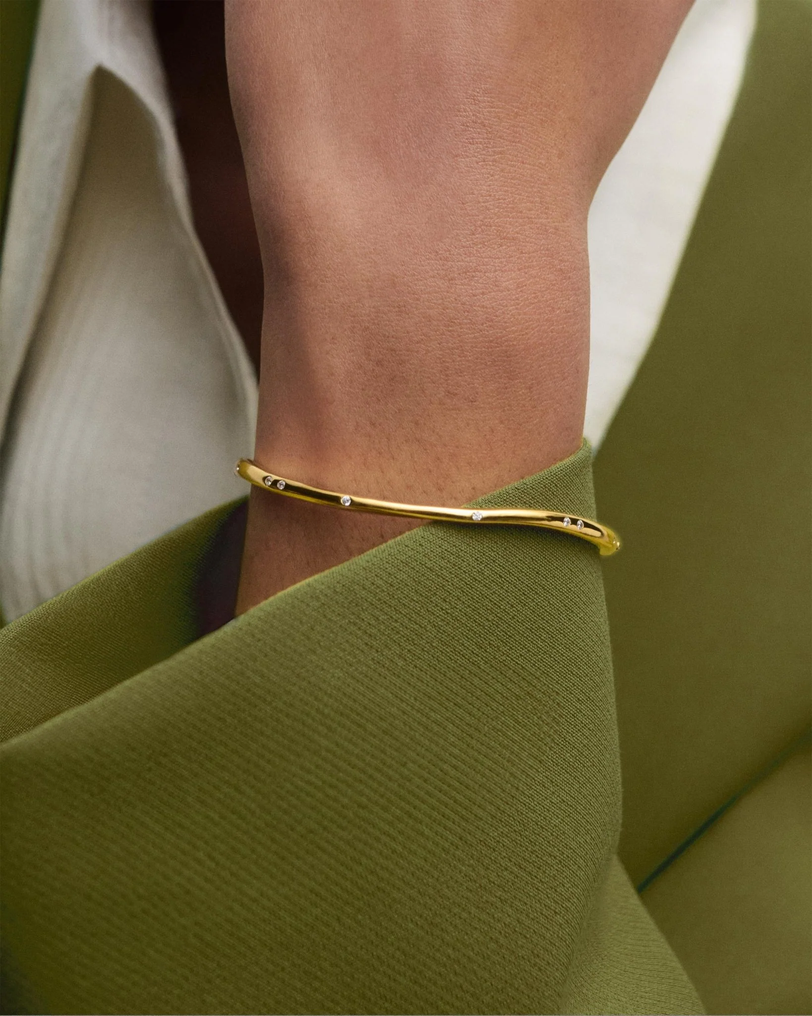 PDPAOLA Gold Air Bracelet - Image 3