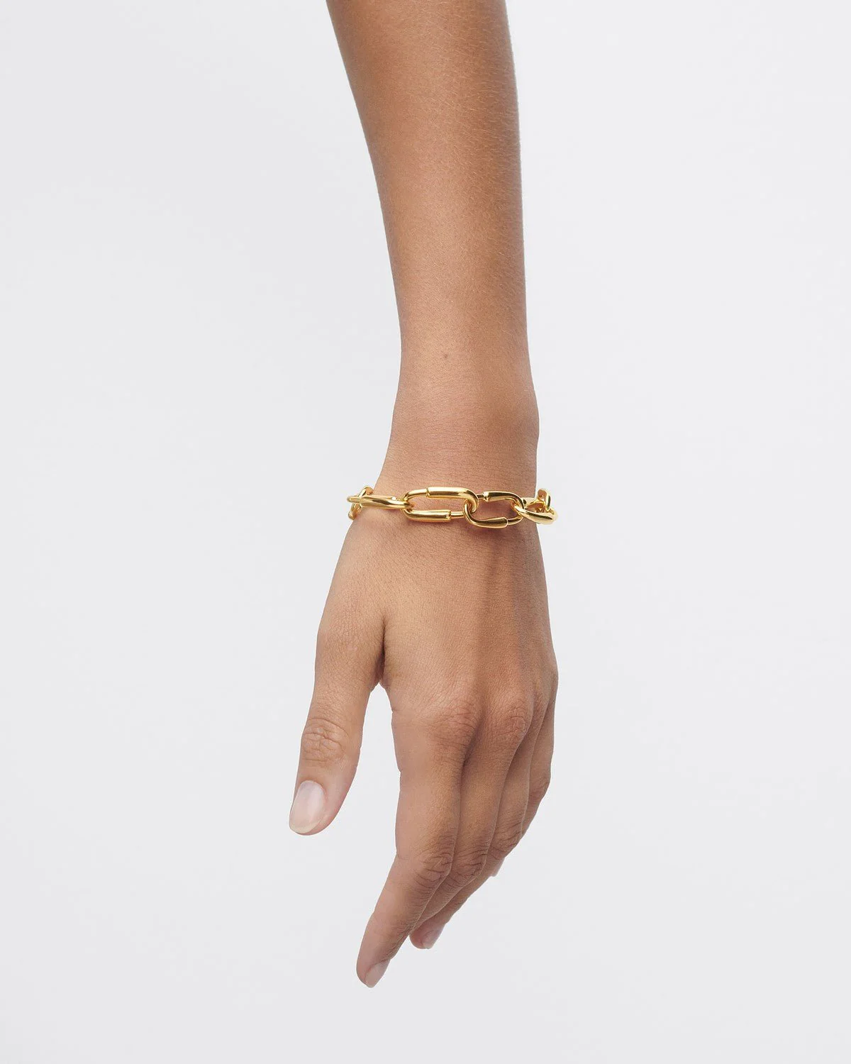 PDPAOLA Gold Loop Chain Bracelet - Image 4