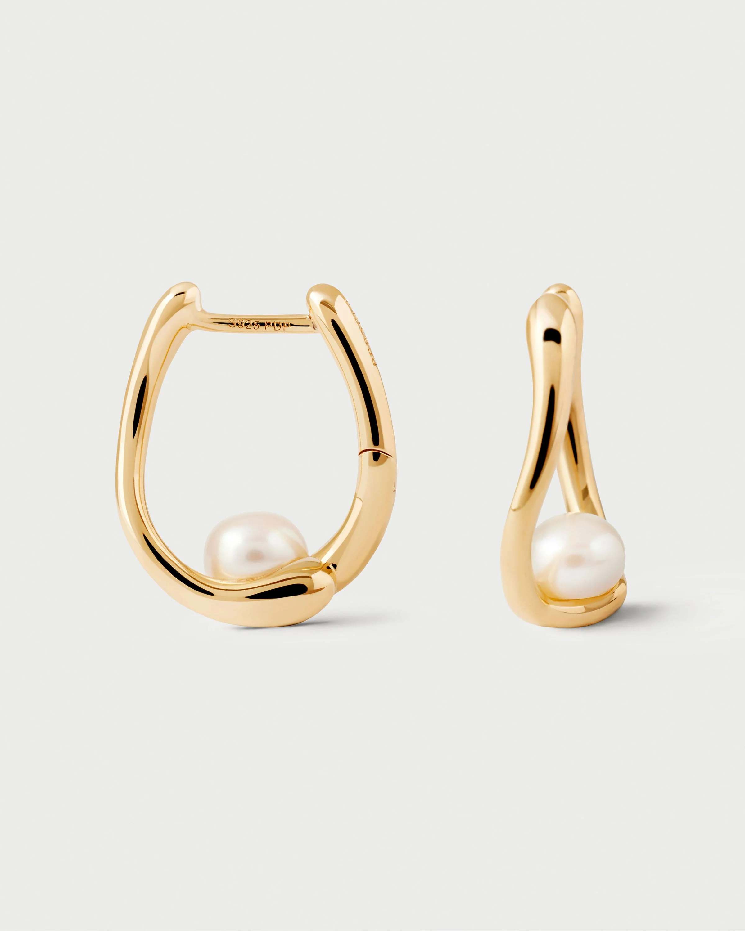 PDPAOLA Gold La Perla Aura Elegant Pearl Hoop Earrings