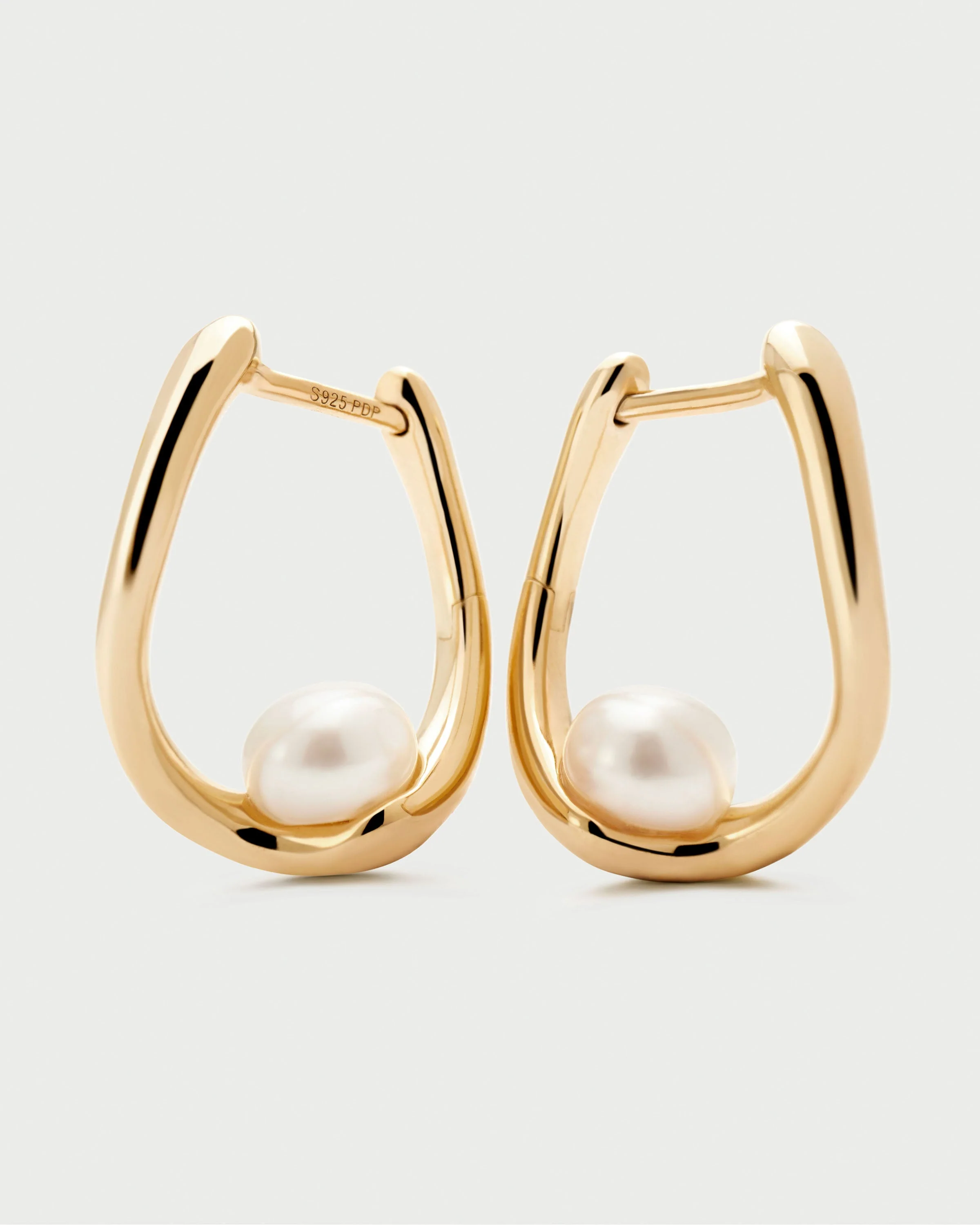 PDPAOLA Gold La Perla Aura Elegant Pearl Hoop Earrings - Image 3