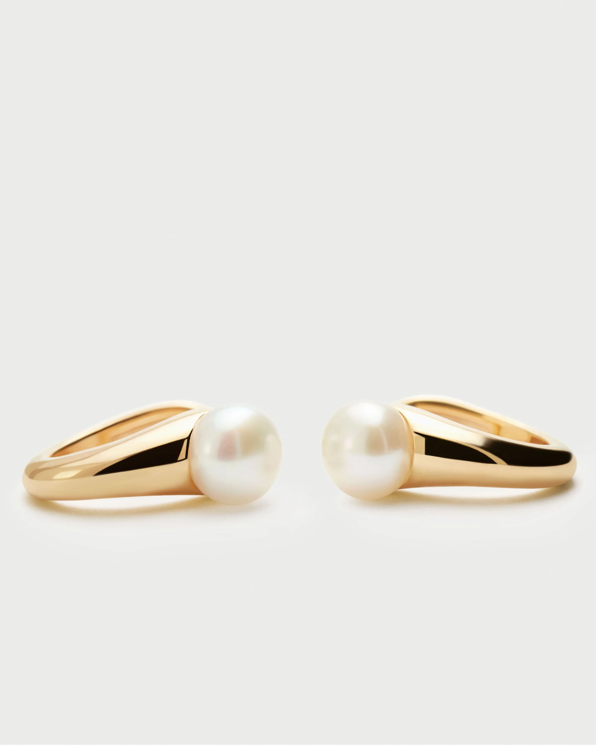 PDPAOLA Gold La Perla Ondine Pearl Hoop Earrings - Image 3