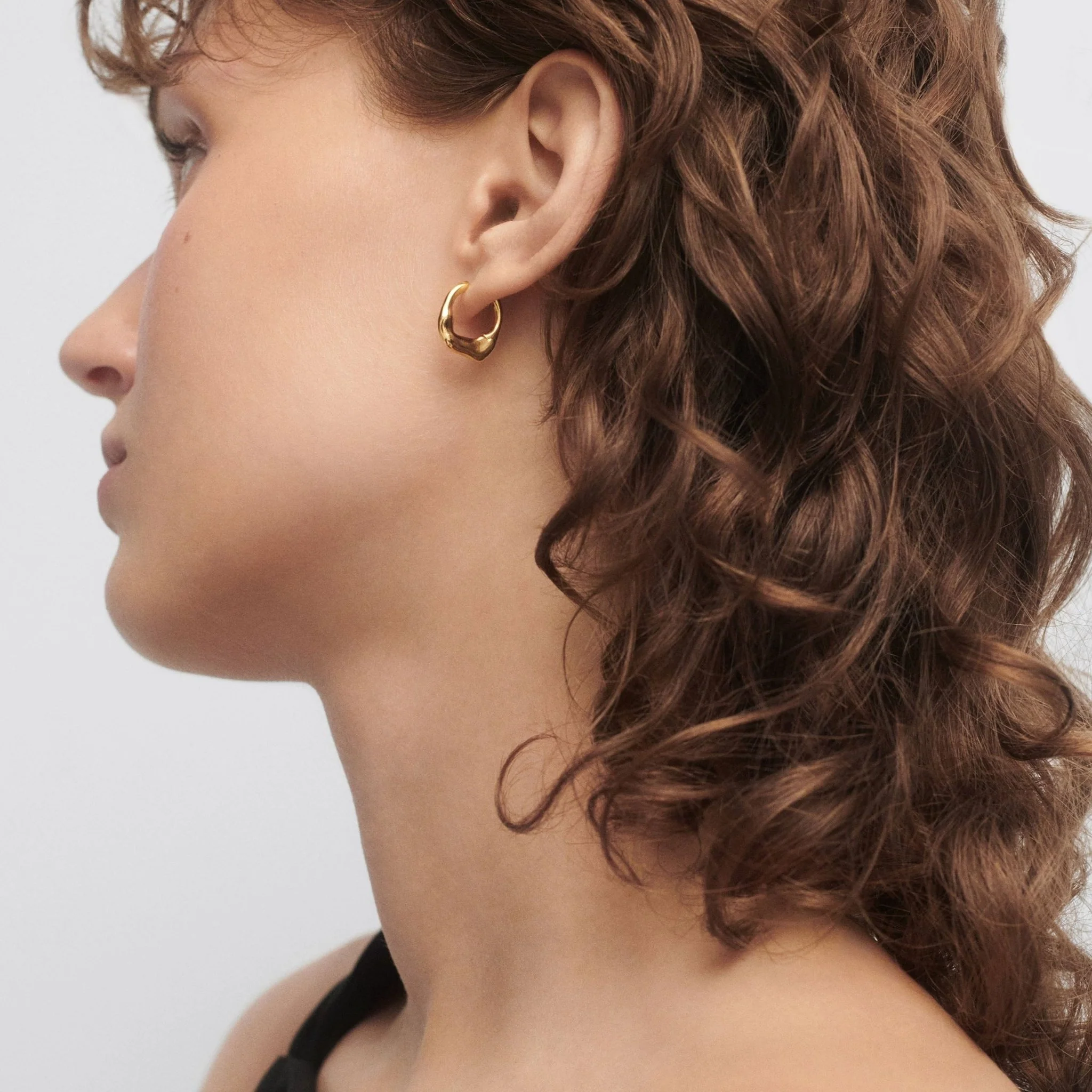 PDPAOLA Gold Mini Magma Hoop Earrings - Image 4