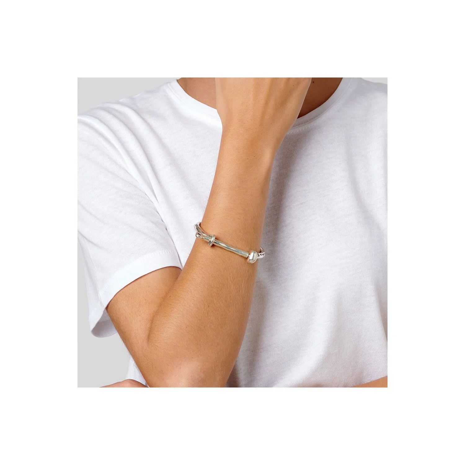 UNOde50 Silver Shackled Bangle - Image 2