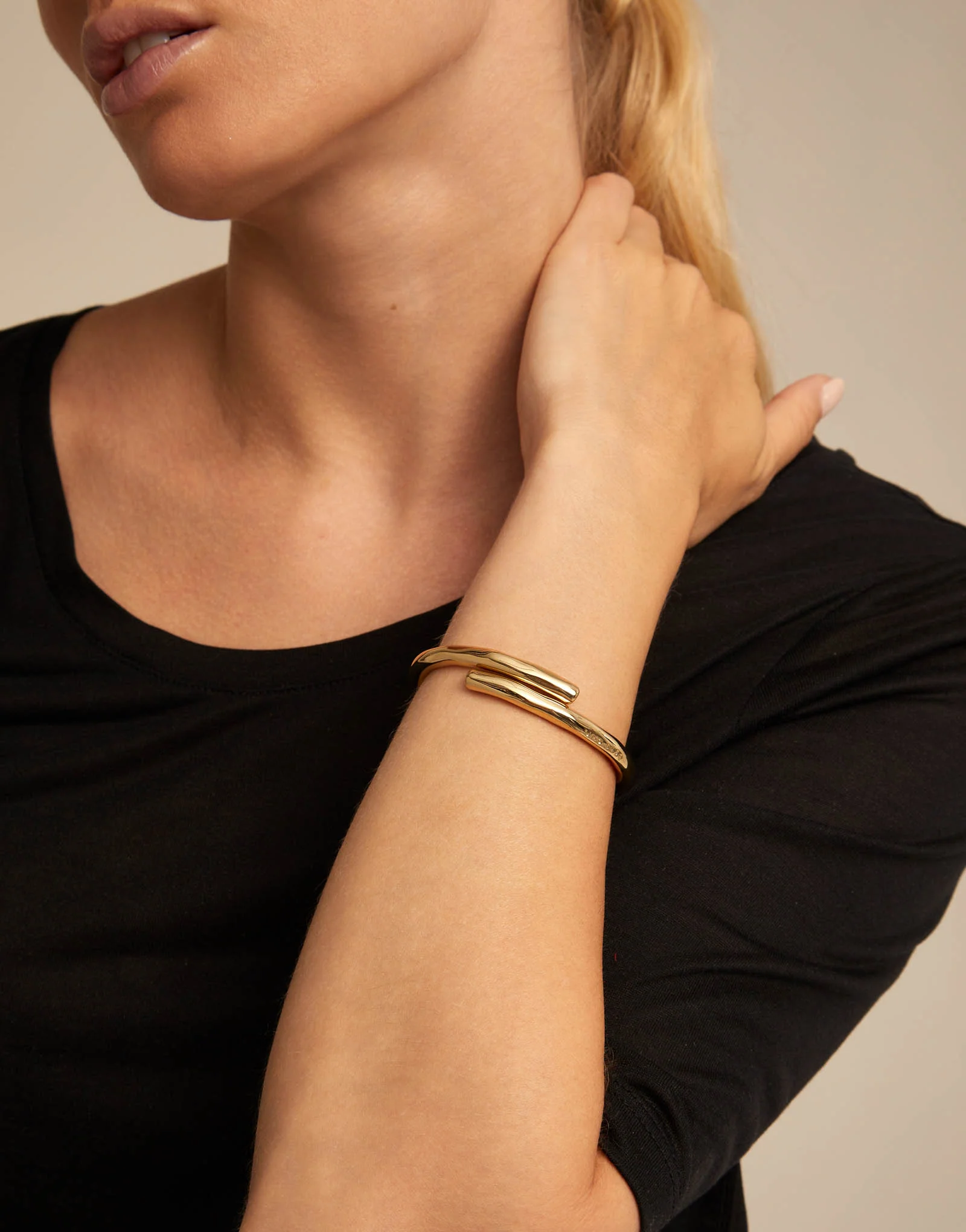 UNOde50 Gold Meeting Point Bracelet - Image 2